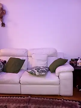 Snapshot of BCNBOTTOM chatting on 12/21/25, 09:44 BCNBOTTOM online show from 12/21/25, 09:44