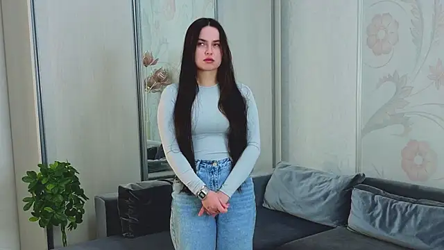 Snapshot of UmbraViola chatting on 12/14/25, 01:05 UmbraViola online show from 12/14/25, 01:05