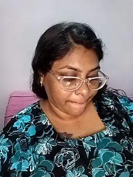 Riya-mallus online show from 11/21/25, 12:04