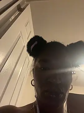 Snapshot of LelaniRose chatting on 12/03/25, 03:03 LelaniRose online show from 12/03/25, 03:03