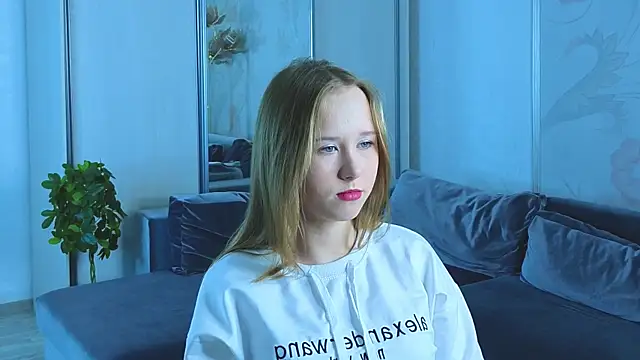 Snapshot of VoidElaris chatting on 12/19/25, 01:51 VoidElaris online show from 12/19/25, 01:51