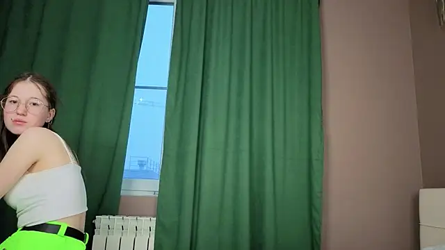 MiraFenech online show from 11/28/25, 05:32