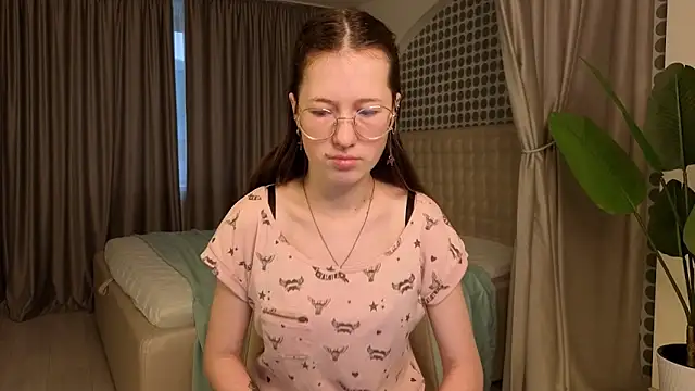 MiraFenech online show from 11/30/25, 06:06