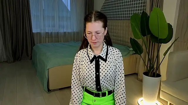 MiraFenech online show from 12/03/25, 05:26