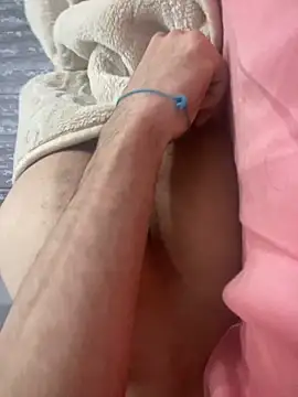 italianbaby001 online show from 11/22/25, 12:31