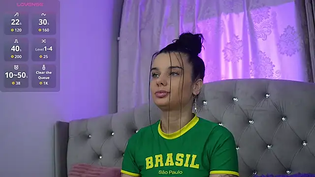 Snapshot of lovely_sophia_ chatting on 12/18/25, 05:46 lovely sophia online show from 12/18/25, 05:46