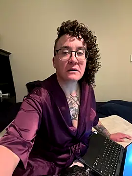 Snapshot of sareberr420 chatting on 11/26/25, 04:41 sareberr420 online show from 11/26/25, 04:41