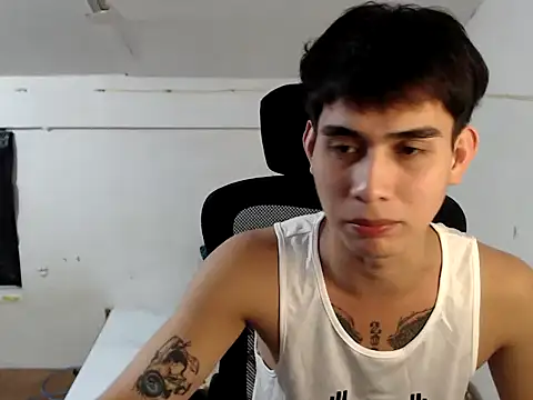 Snapshot of DecentGUy04 chatting on 11/20/25, 05:56 DecentGUy04 online show from 11/20/25, 05:56