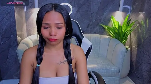 Sofia Tx  online show from 11/24/25, 12:49