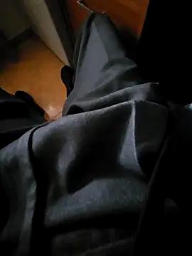 Snapshot of Raika25 chatting on 11/28/25, 01:36 Raika25 online show from 11/28/25, 01:36