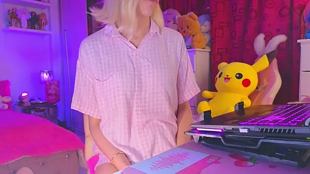 Snapshot of MadamBarbiee chatting on 12/01/25, 11:54 MadamBarbiee online show from 12/01/25, 11:54