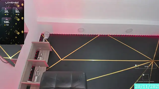 Snapshot of Amora_Sex chatting on 11/20/25, 10:09 Amora Sex online show from 11/20/25, 10:09