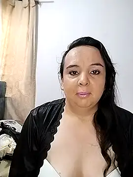 Snapshot of Ivonne_17 chatting on 11/20/25, 05:23 Ivonne 17 online show from 11/20/25, 05:23