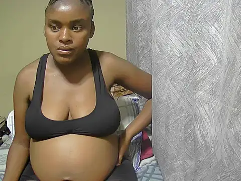 Snapshot of PregiiCaramellxx chatting on 11/20/25, 05:01 PregiiCaramellxx online show from 11/20/25, 05:01