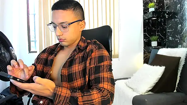 thomas scot1 online show from 11/21/25, 01:21