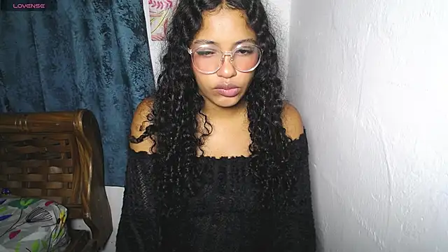 Snapshot of chleo_rosse chatting on 12/22/25, 01:30 chleo rosse online show from 12/22/25, 01:30