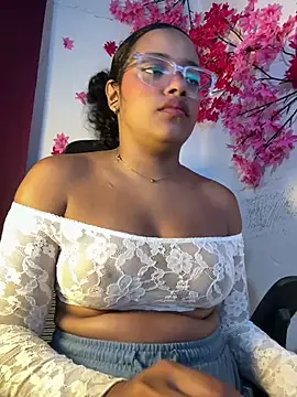 Snapshot of chleo_rosse chatting on 04/21/26, 04:12 chleo rosse online show from 04/21/26, 04:12