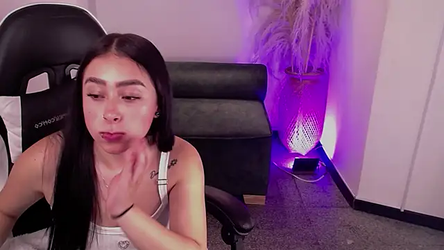 Snapshot of vallolett chatting on 11/20/25, 06:18 vallolett online show from 11/20/25, 06:18