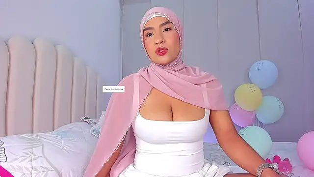 Snapshot of Amira-Zahra chatting on 04/19/26, 09:39 Amira-Zahra online show from 04/19/26, 09:39