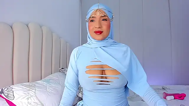 Snapshot of Amira-Zahra chatting on 04/30/26, 09:19 Amira-Zahra online show from 04/30/26, 09:19