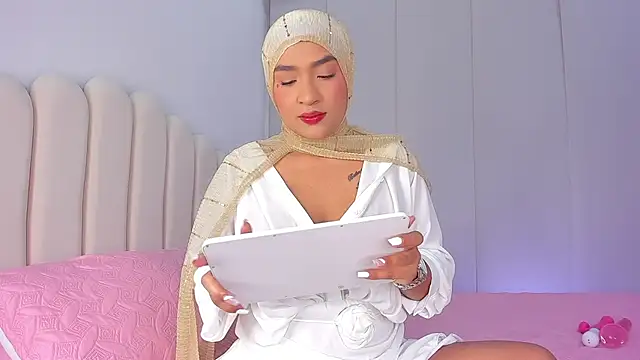 Snapshot of Amira-Zahra chatting on 05/01/26, 10:25 Amira-Zahra online show from 05/01/26, 10:25