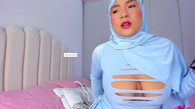 Snapshot of Amira-Zahra chatting on 05/08/26, 10:26 Amira-Zahra online show from 05/08/26, 10:26