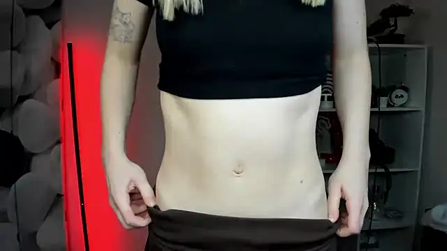 Snapshot of EvelynBlond chatting on 02/10/26, 01:26 EvelynBlond online show from 02/10/26, 01:26