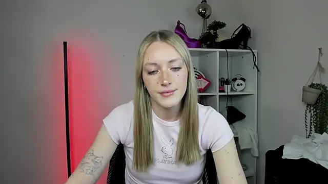 Snapshot of EvelynBlond chatting on 03/30/26, 12:39 EvelynBlond online show from 03/30/26, 12:39