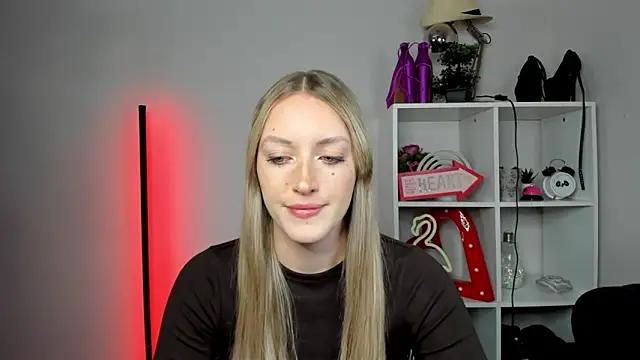 EvelynBlond online show from 05/15/26, 05:25