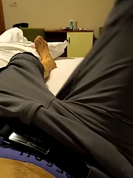 Snapshot of 00x0x00 chatting on 04/20/26, 07:04 00x0x00 online show from 04/20/26, 07:04