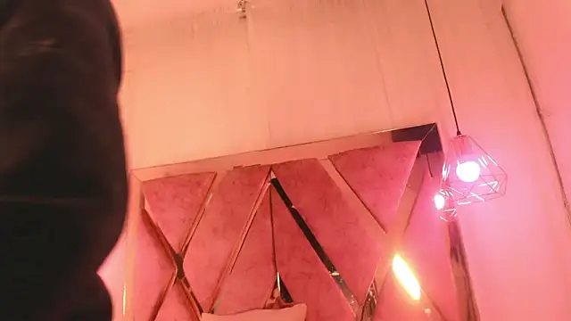 atenea taylor  online show from 01/17/26, 01:43