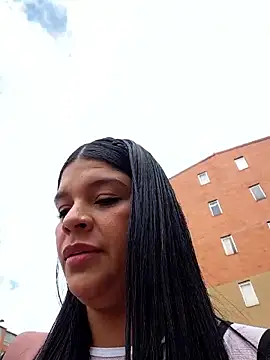 Snapshot of Layla-daring chatting on 04/16/26, 06:19 Layla-daring online show from 04/16/26, 06:19