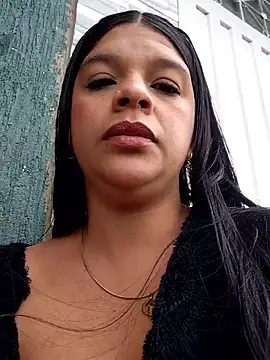 Snapshot of Layla-daring chatting on 04/17/26, 06:33 Layla-daring online show from 04/17/26, 06:33