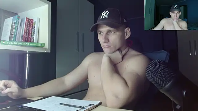 Snapshot of Poliglotjoe1 chatting on 11/29/25, 07:11 Poliglotjoe1 online show from 11/29/25, 07:11