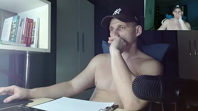 Snapshot of Poliglotjoe1 chatting on 11/29/25, 07:28 Poliglotjoe1 online show from 11/29/25, 07:28