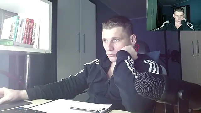 Snapshot of Poliglotjoe1 chatting on 11/30/25, 08:07 Poliglotjoe1 online show from 11/30/25, 08:07