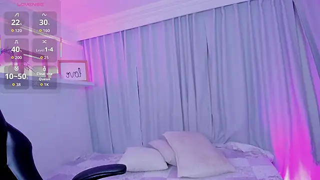 Snapshot of emmyheart7 chatting on 11/29/25, 03:42 emmyheart7 online show from 11/29/25, 03:42