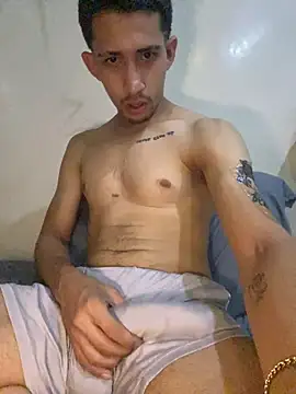 Snapshot of charlie_bass chatting on 11/27/25, 06:21 charlie bass online show from 11/27/25, 06:21