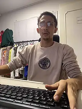 charlie bass online show from 12/04/25, 07:28