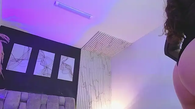 dahianae   online show from 02/02/26, 07:34