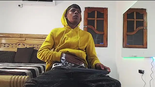 Snapshot of black_boy22_ chatting on 11/28/25, 06:49 black boy22 online show from 11/28/25, 06:49