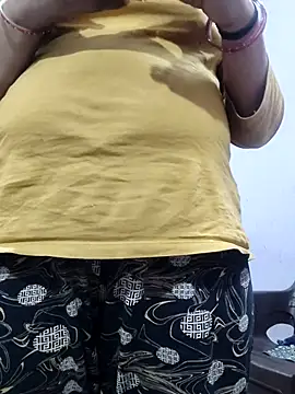 yamunna647 online show from 11/22/25, 04:28