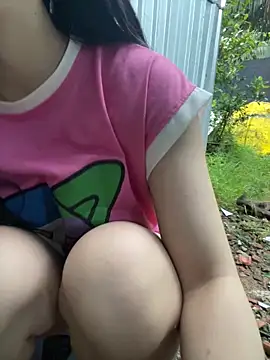 Snapshot of XndSeraphina chatting on 12/04/25, 09:51 XndSeraphina online show from 12/04/25, 09:51