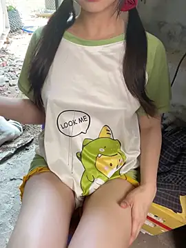 Snapshot of XndSeraphina chatting on 04/16/26, 04:46 XndSeraphina online show from 04/16/26, 04:46