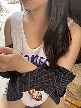 Snapshot of XndSeraphina chatting on 04/20/26, 04:48 XndSeraphina online show from 04/20/26, 04:48