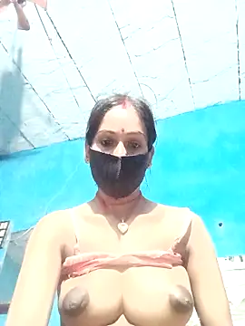 Snapshot of Nandani-758 chatting on 04/08/26, 11:37 Nandani-758 online show from 04/08/26, 11:37