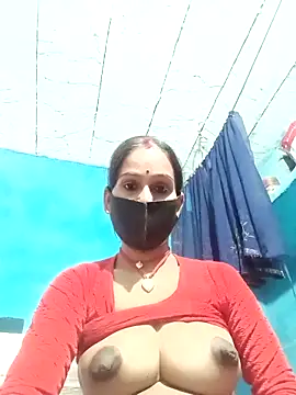 Snapshot of Nandani-758 chatting on 04/13/26, 10:43 Nandani-758 online show from 04/13/26, 10:43