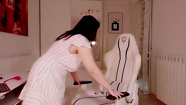 Snapshot of FlirtyFox_ chatting on 02/01/26, 12:59 FlirtyFox online show from 02/01/26, 12:59