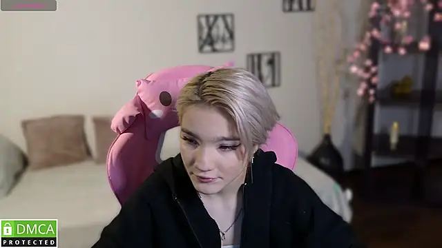 Megan Lora online show from 11/24/25, 02:55