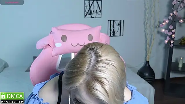 Megan Lora online show from 01/16/26, 12:58